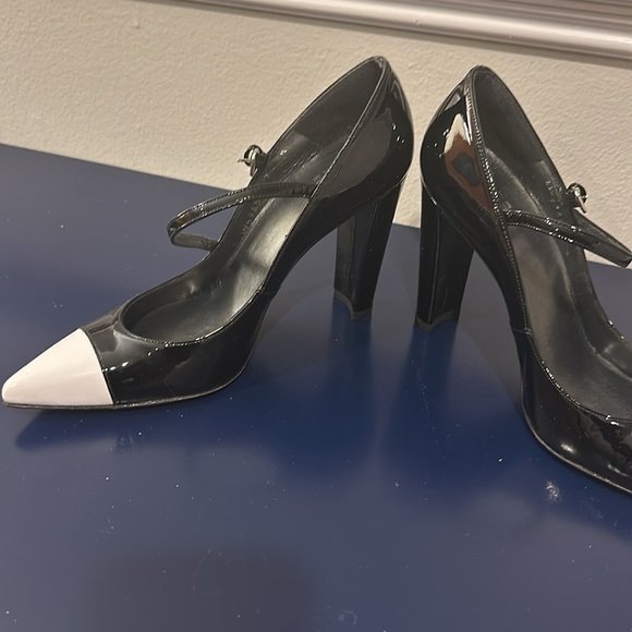 Stuart Weitzman Black and White Patent Leather Pump - Picture 9 of 12
